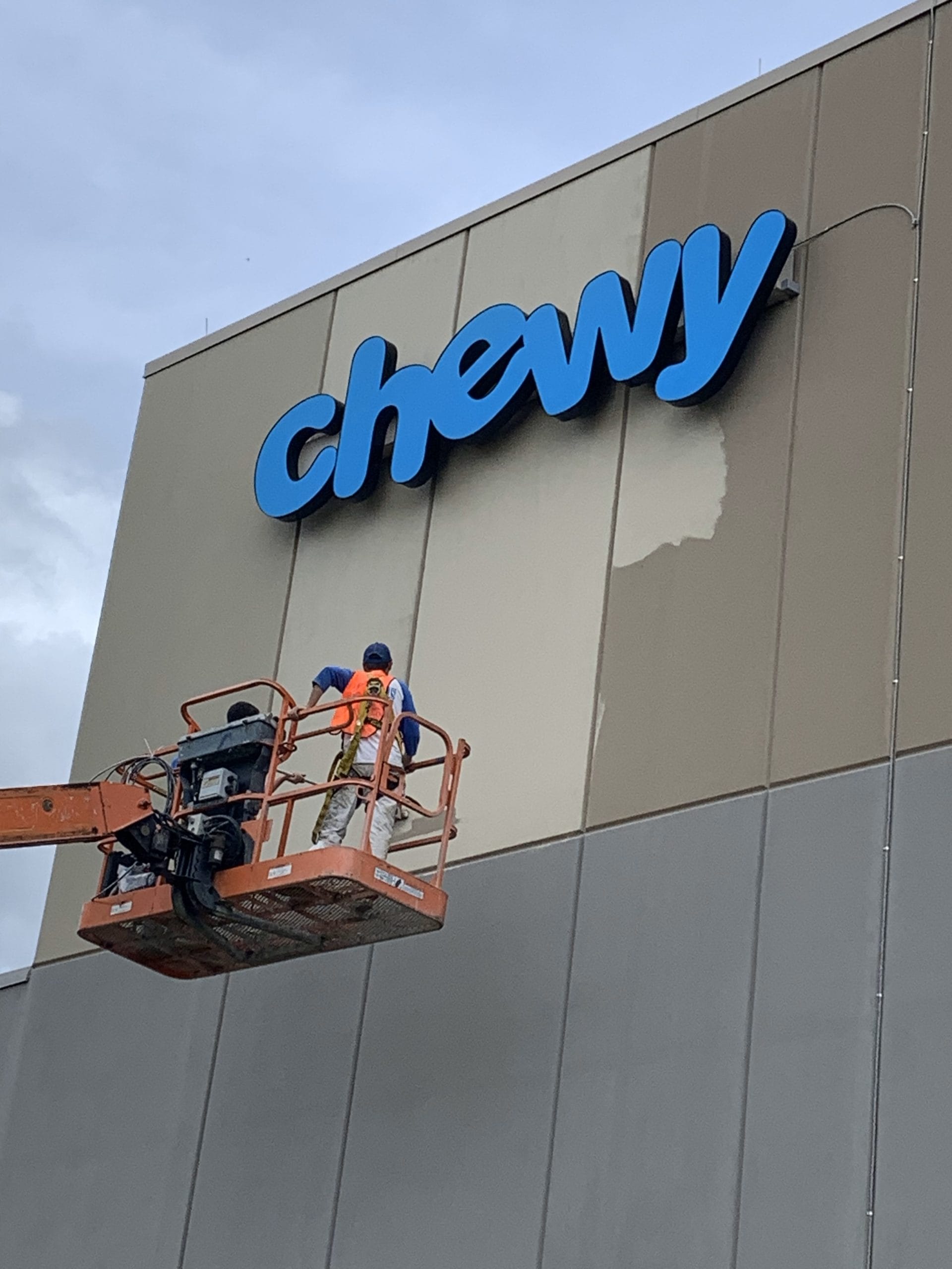 Chewy 1 Sign scaled